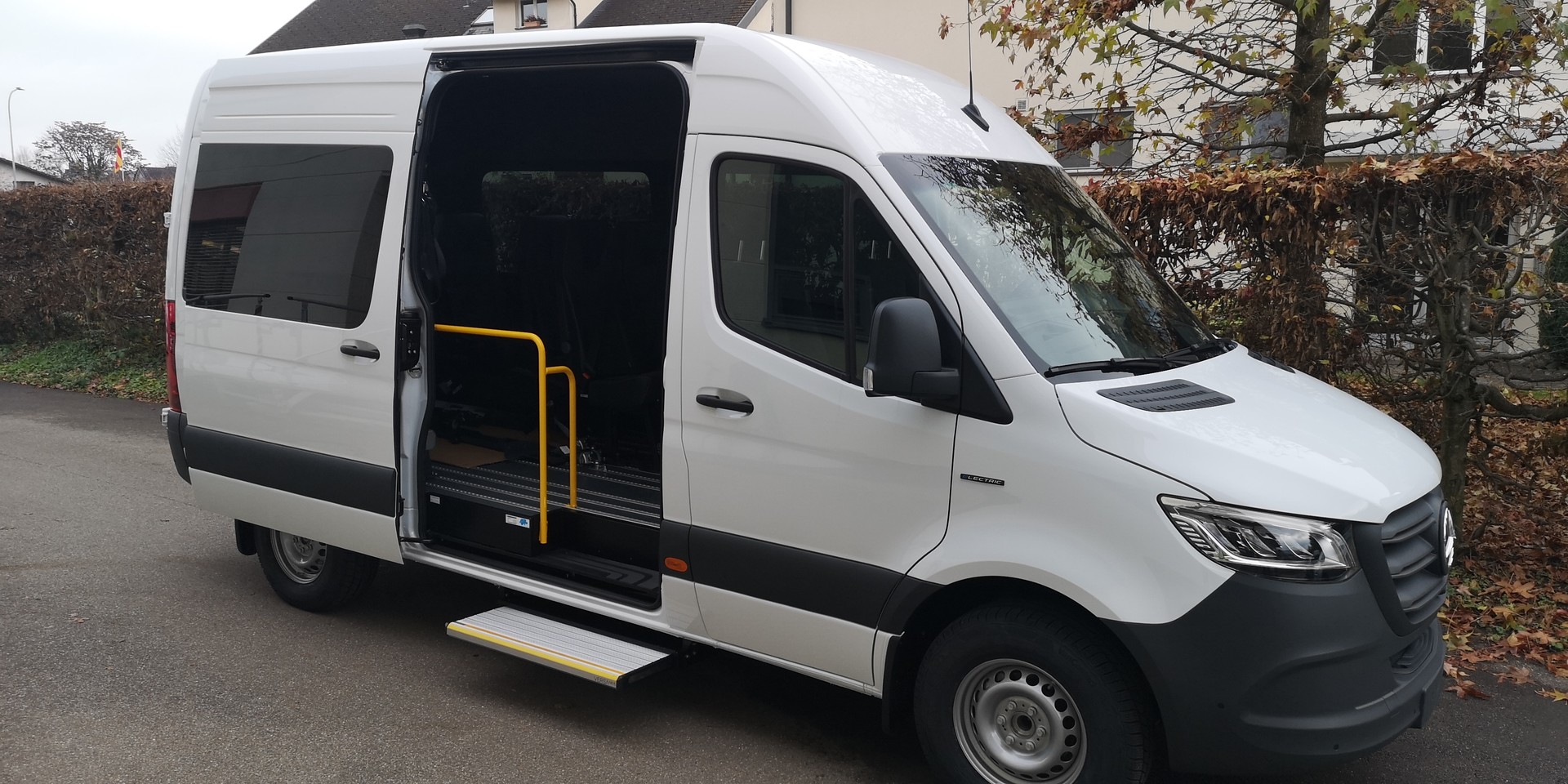 MERCEDES-BENZ eSprinter 420 81kWh Standard Hoch Pro-image-1