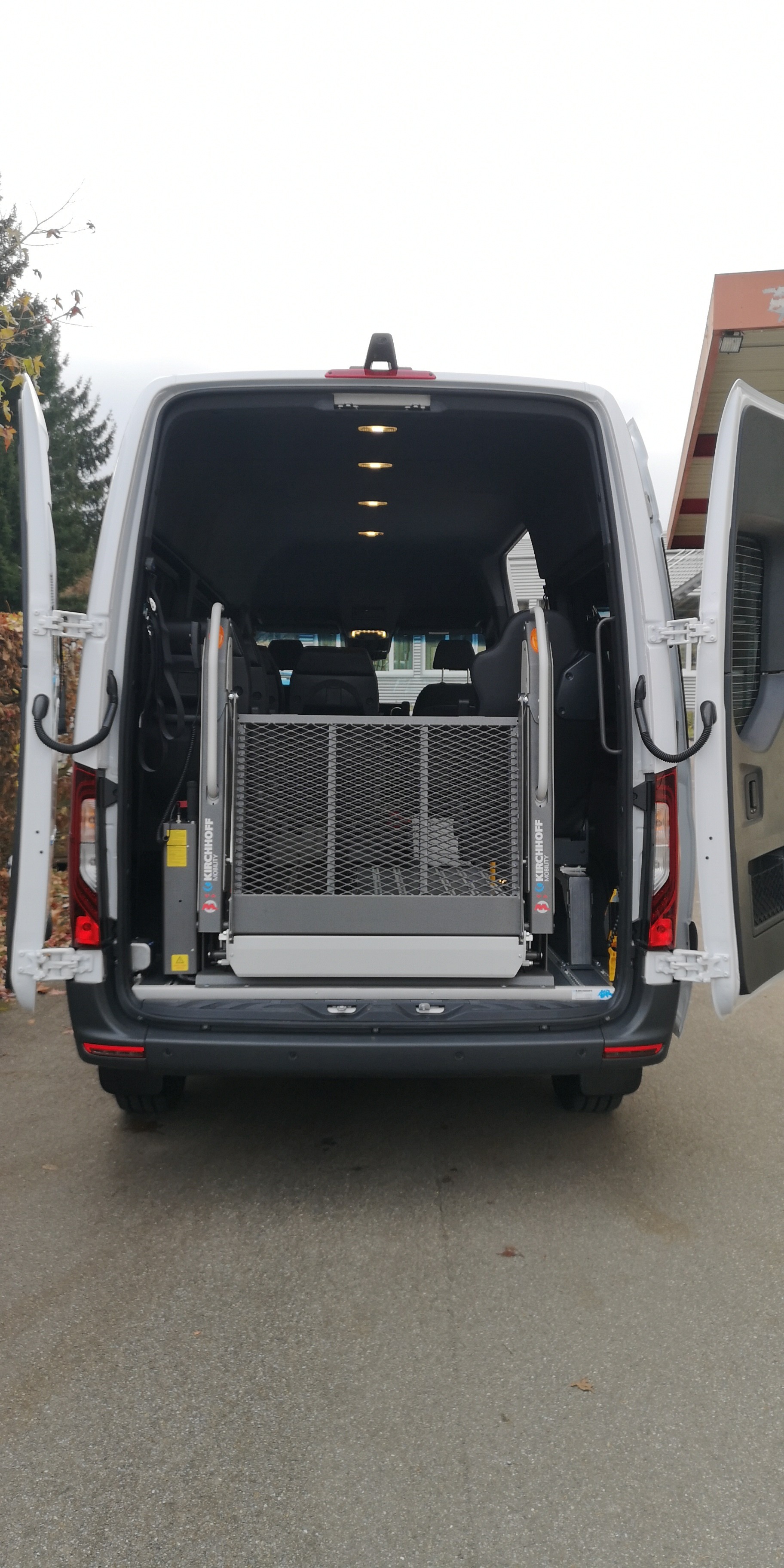 MERCEDES-BENZ eSprinter 420 81kWh Standard Hoch Pro-image-3