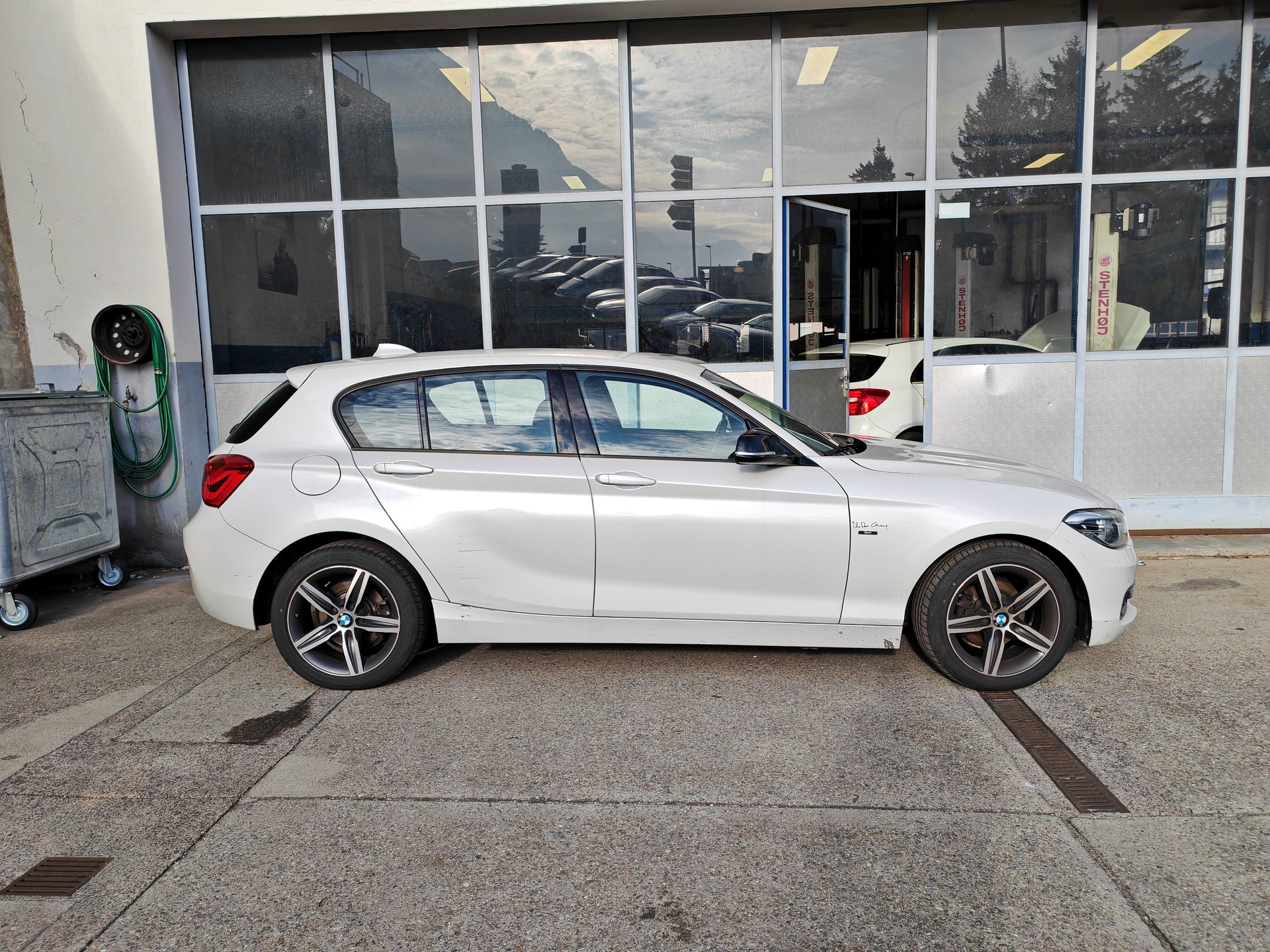 BMW 118i Sport Line-image-5