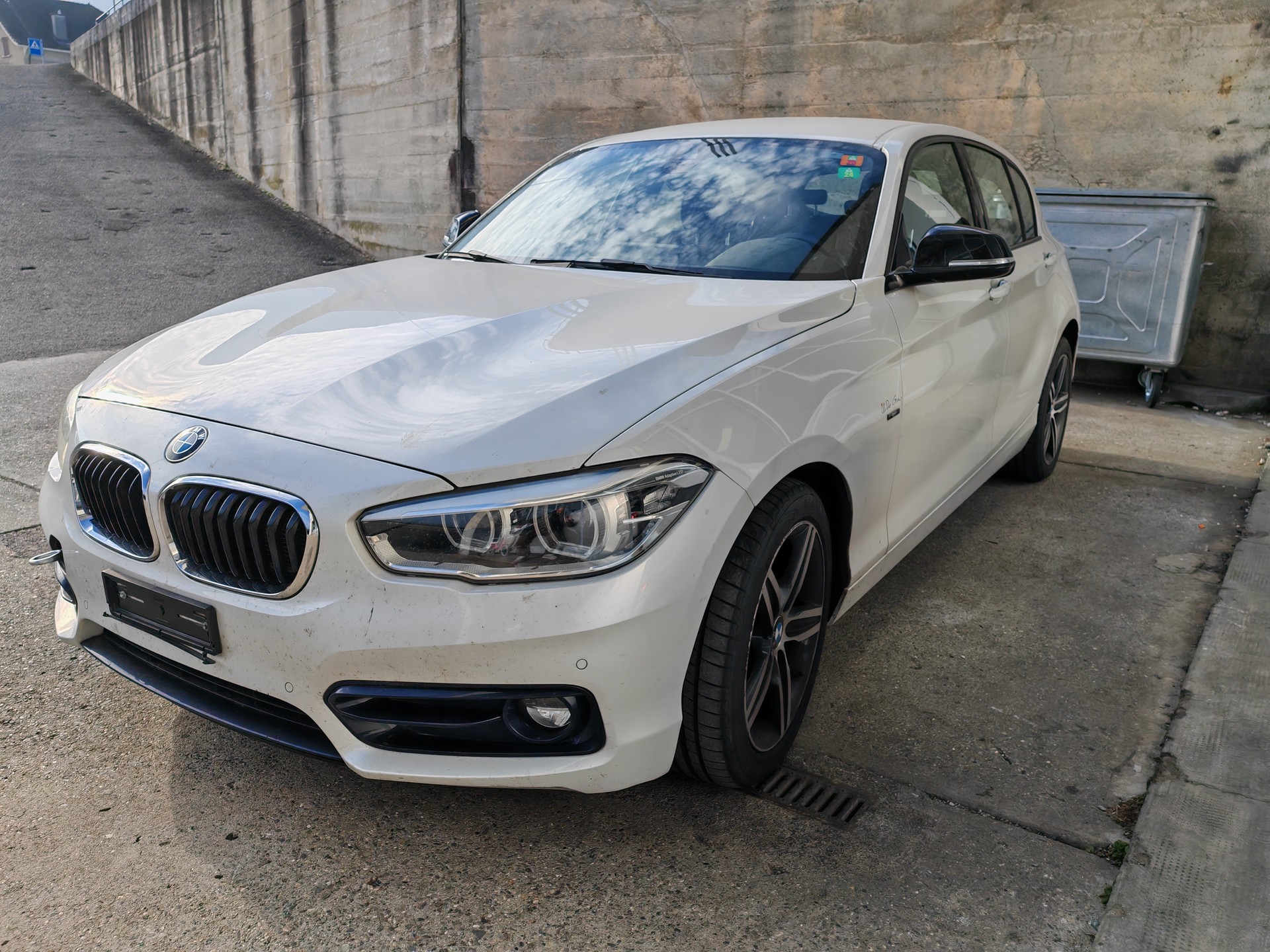 BMW 118i Sport Line-image-2