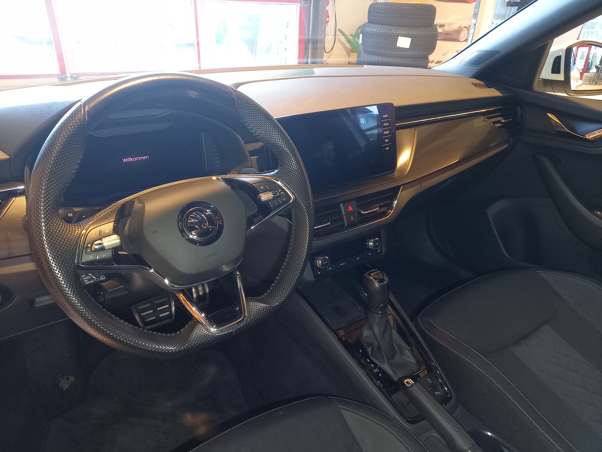 SKODA Scala 1.5 TSI ACT Style DSG-image-4