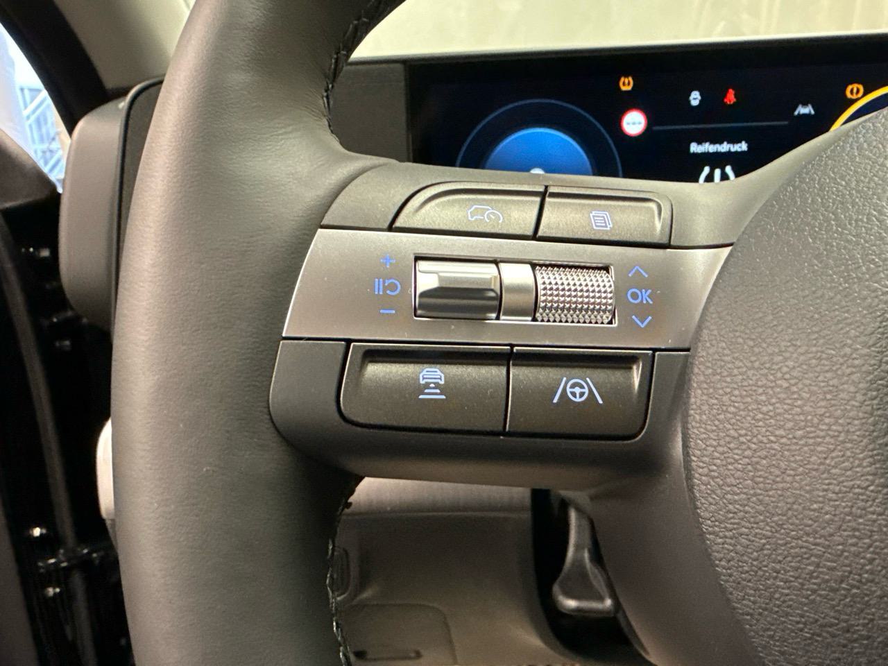 HYUNDAI Kona EV 65.4 kWh Black Line-image-7
