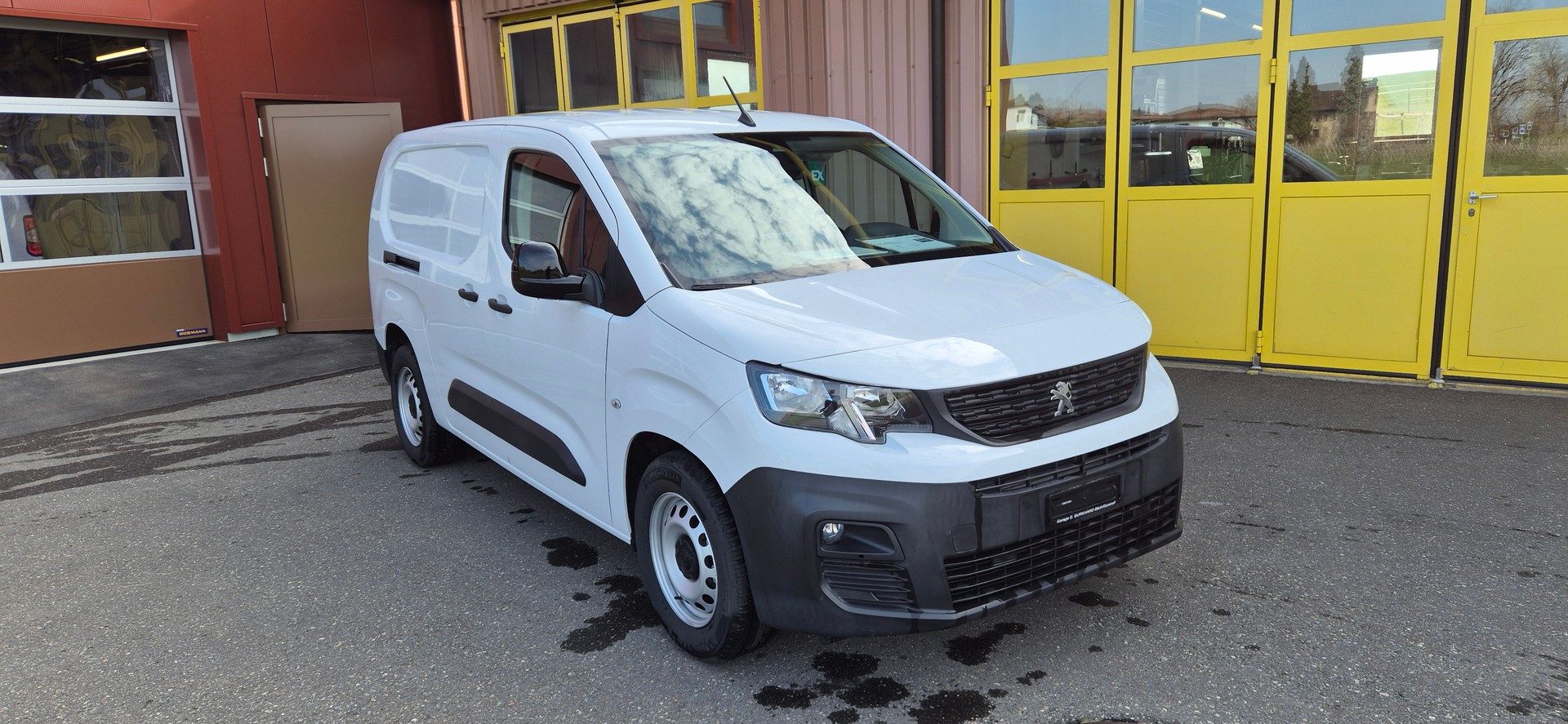 PEUGEOT e-Partner 50kWh Long-image-1