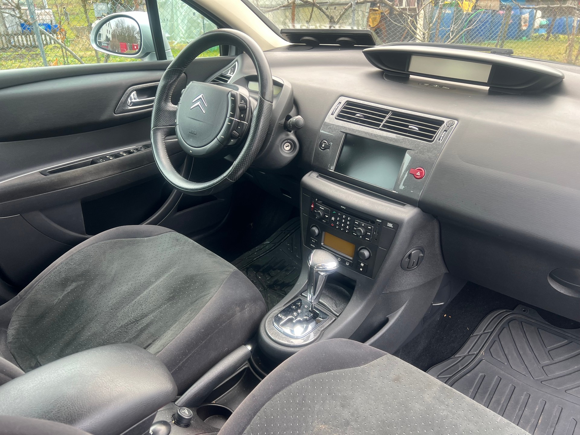 CITROEN C4 Berline 2.0i 16V Exclusive Automatic-image-13