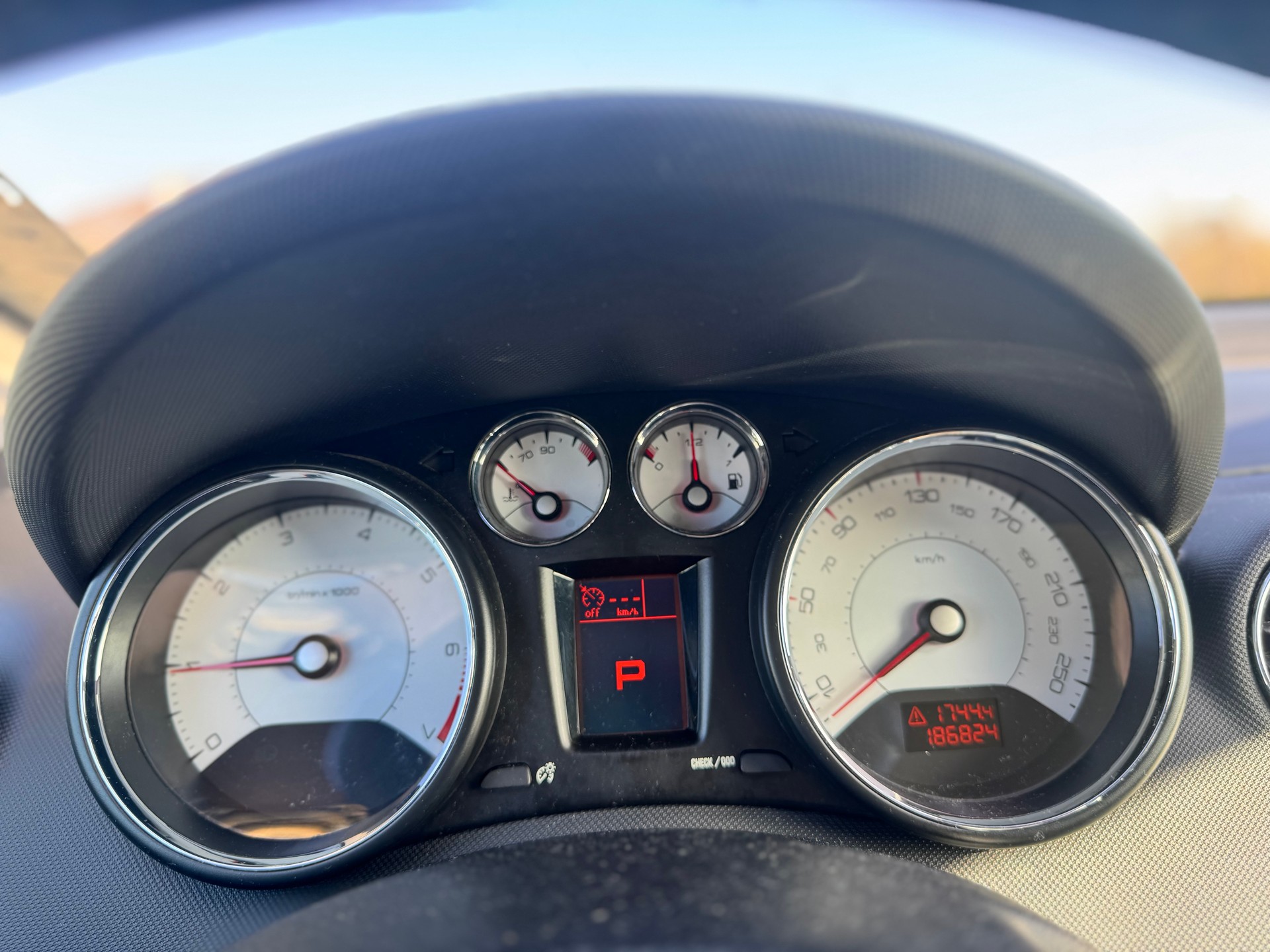 PEUGEOT 308 1.6 16V T Millesim 200 Automatic-image-9