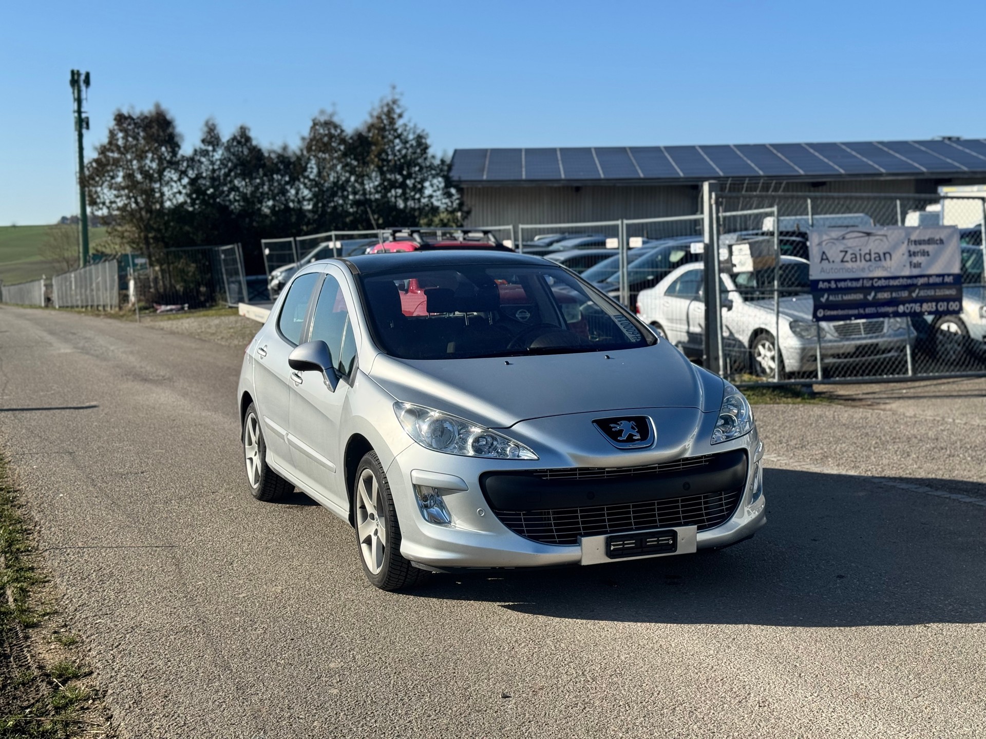 PEUGEOT 308 1.6 16V T Millesim 200 Automatic-image-2