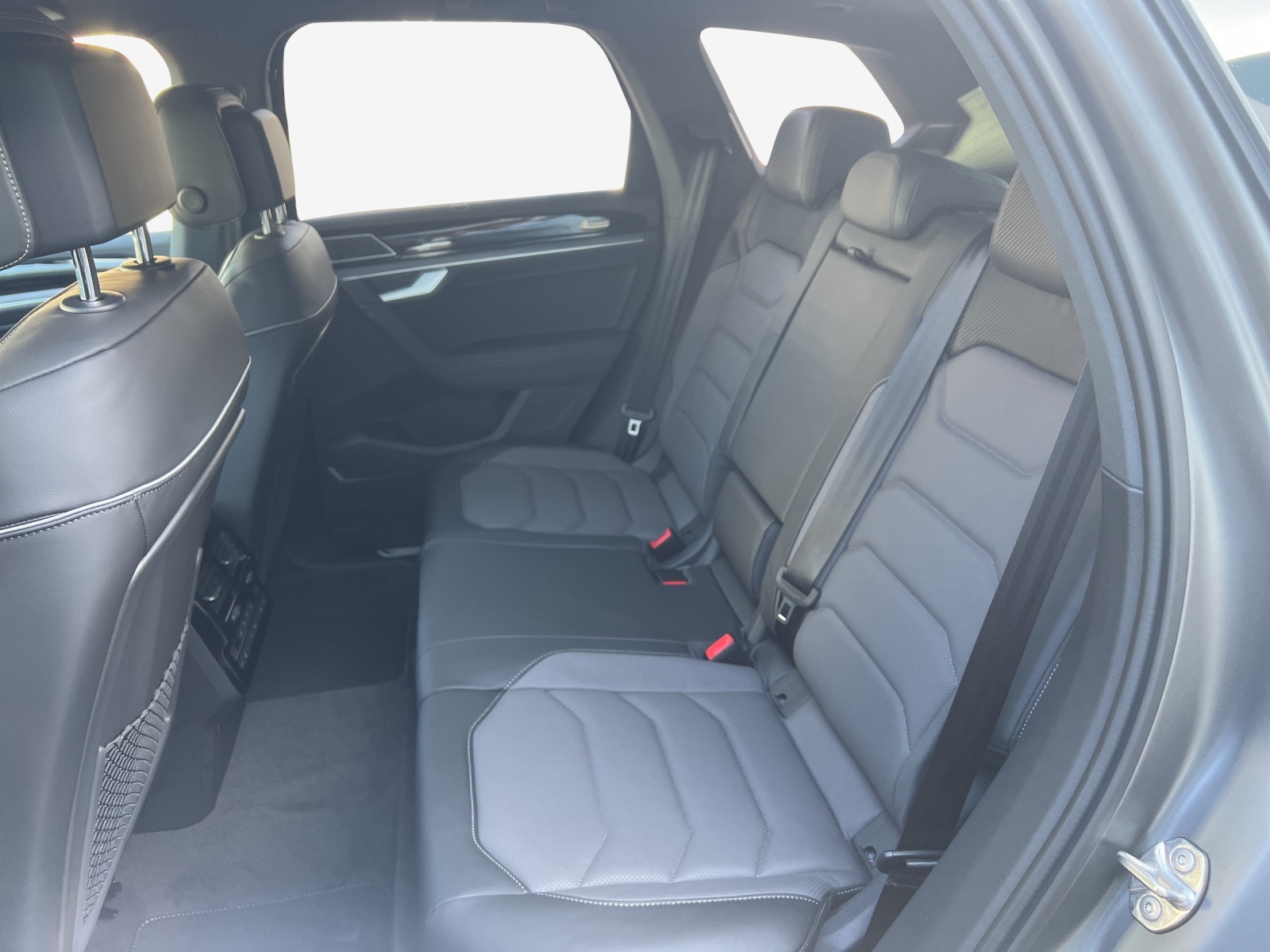 VW Touareg 3.0 TDI R-Line Final Edition Tiptronic-image-11