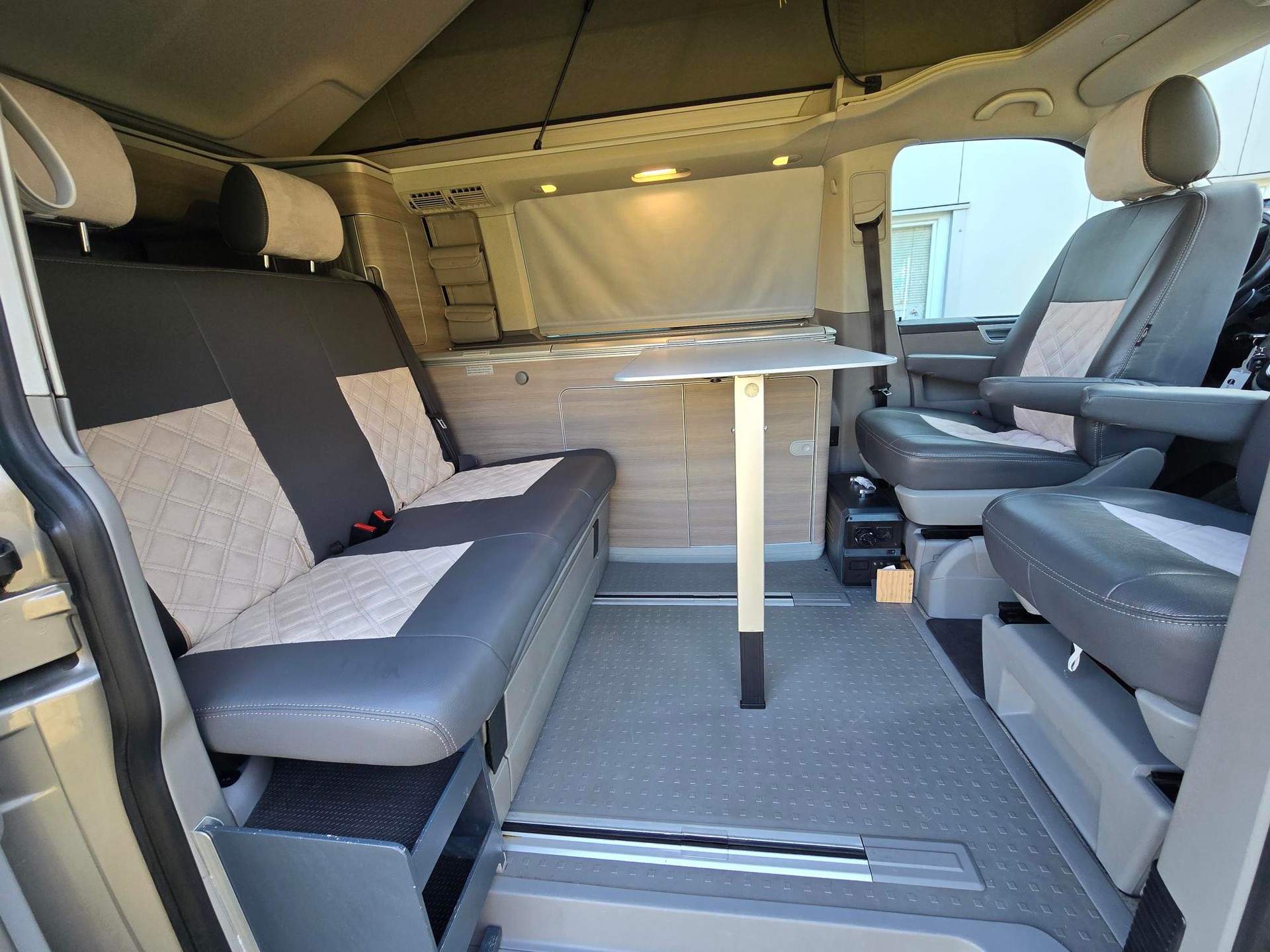 VW T5 CALIFORNIA 2.0 TDI DSG 4X4 COMFORTLINE TRAVEL-image-4