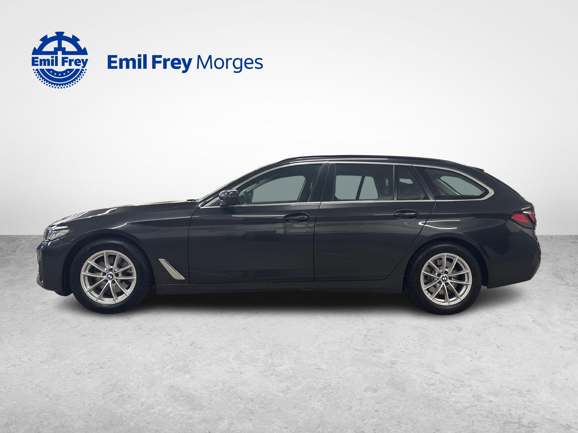 BMW 520d xDrive Touring-image-5