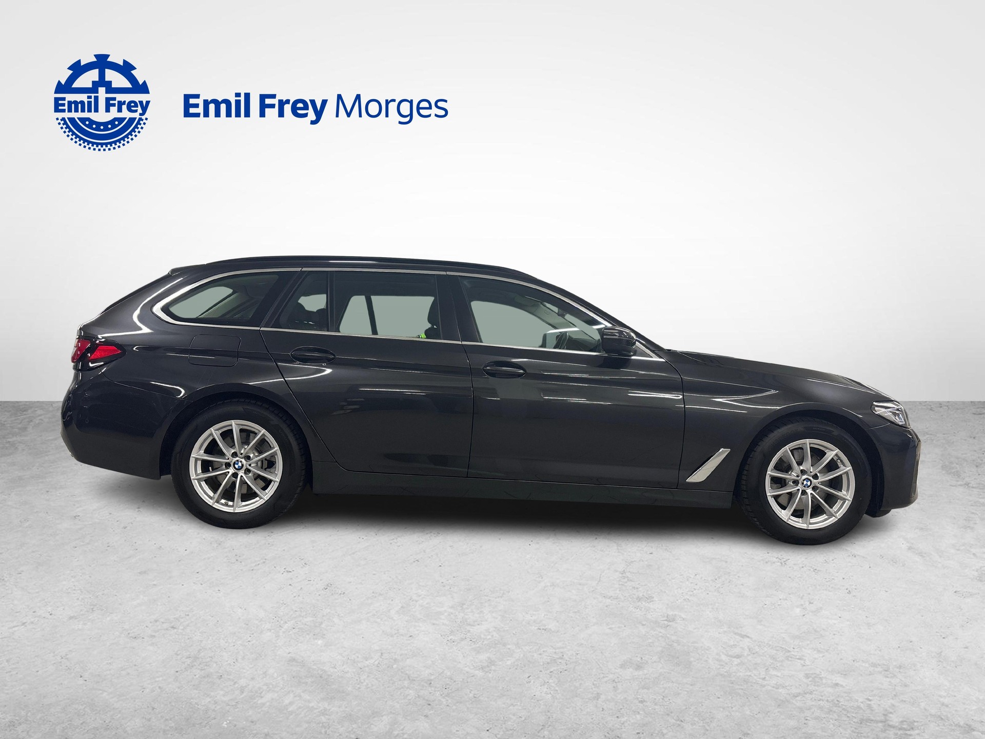 BMW 520d xDrive Touring-image-1