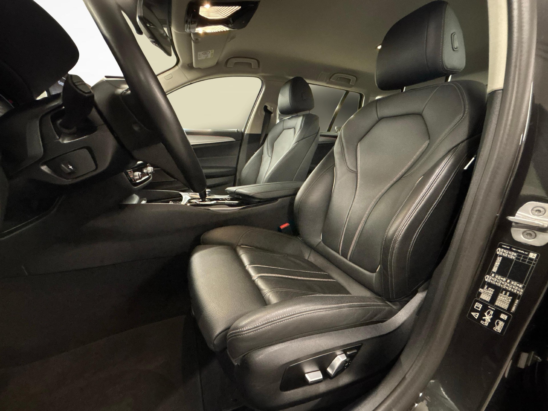 BMW 520d xDrive Touring-image-9