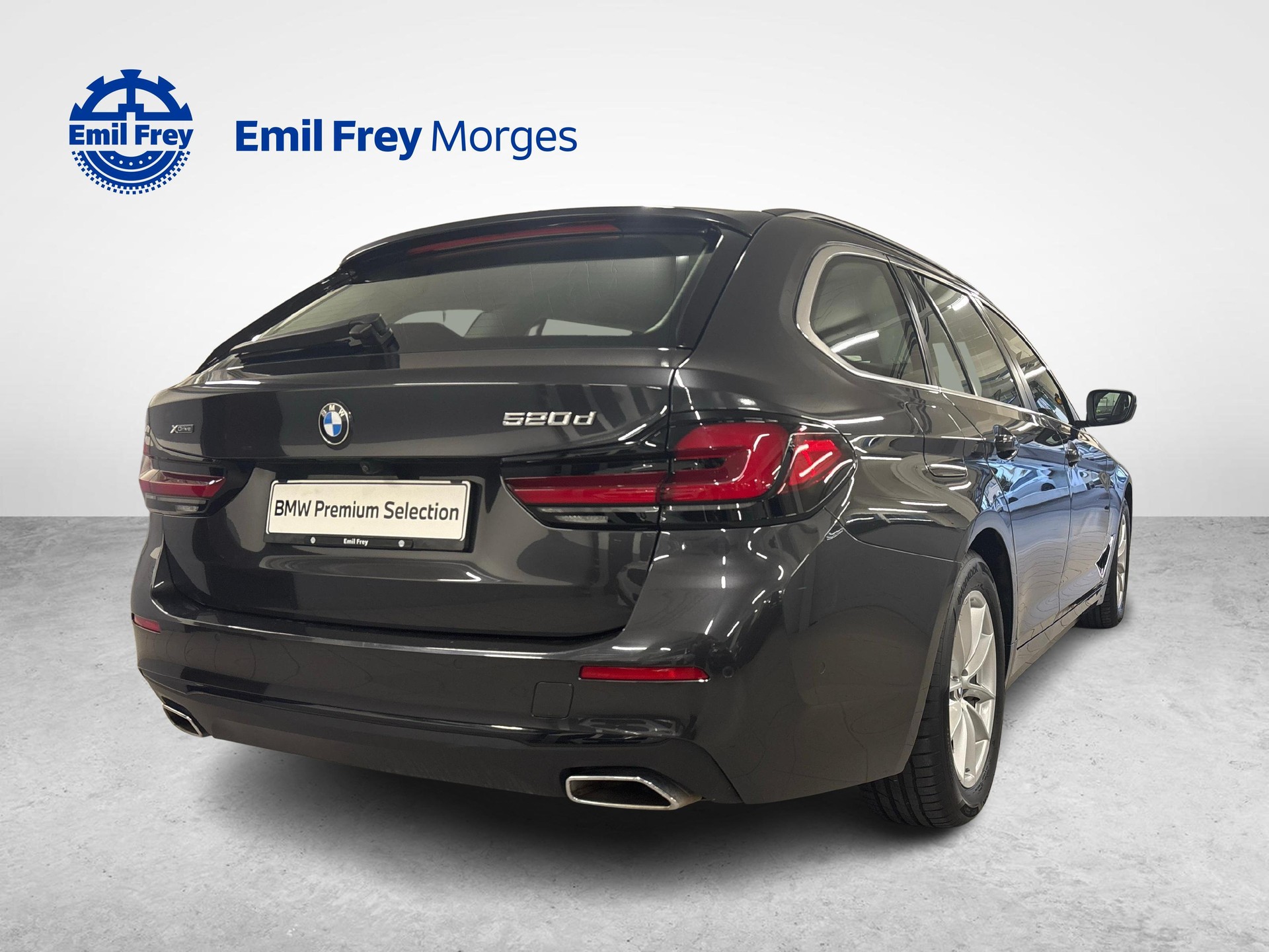 BMW 520d xDrive Touring-image-2