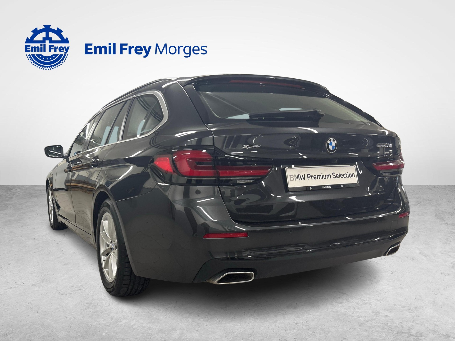 BMW 520d xDrive Touring-image-4
