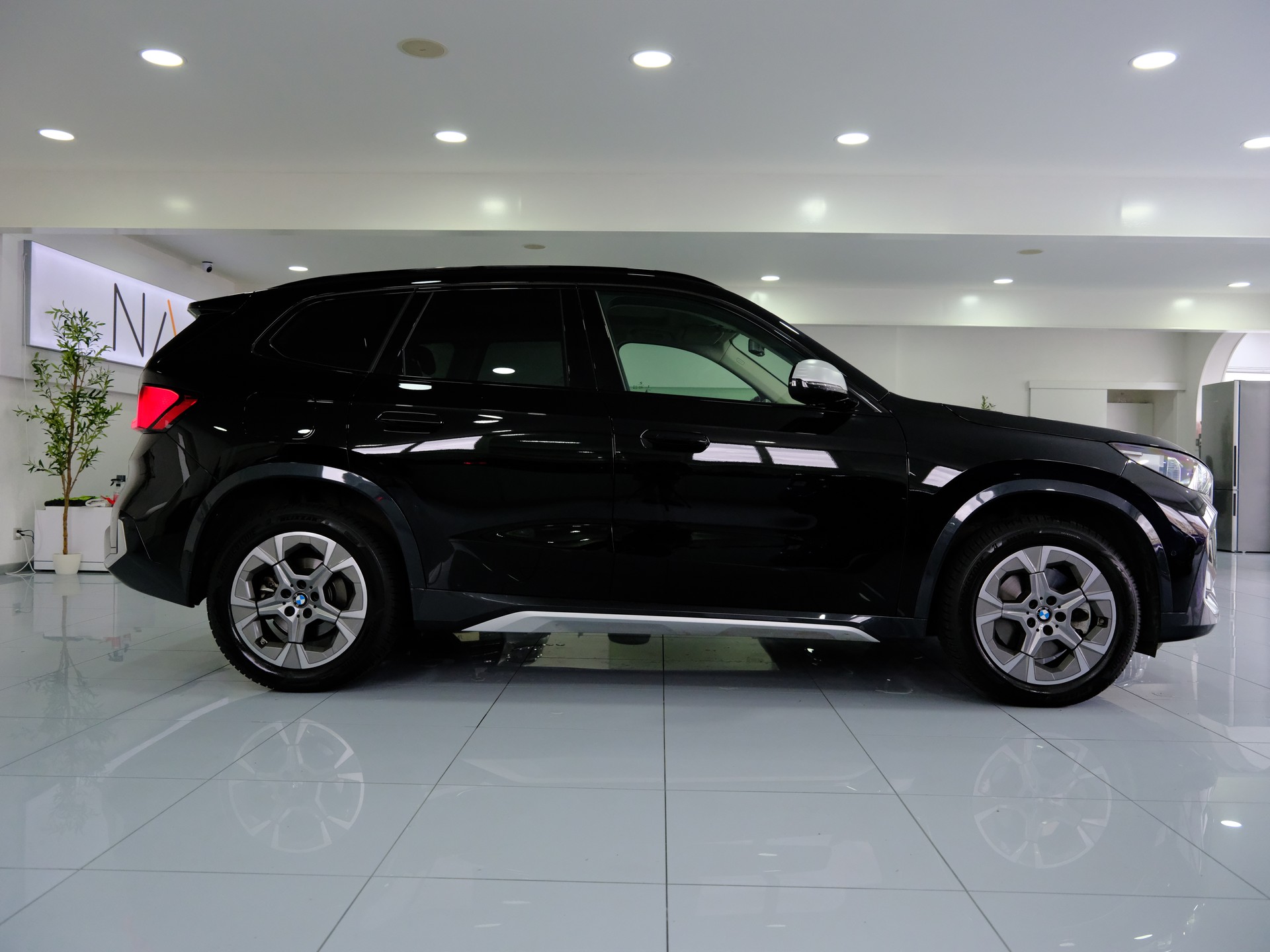 BMW X1 xDrive 23i 48V-image-7