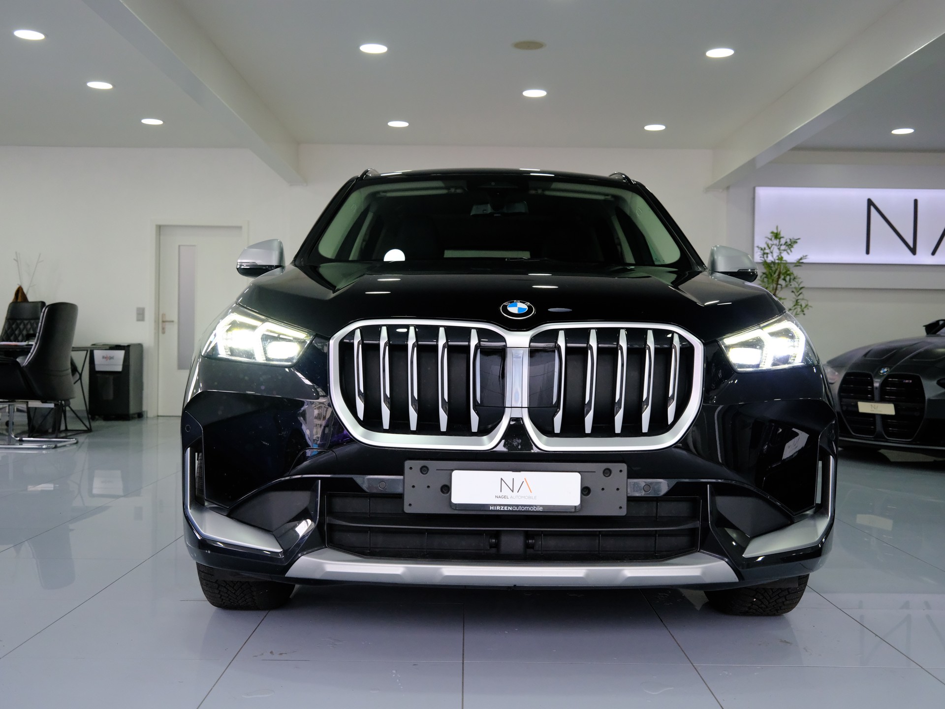 BMW X1 xDrive 23i 48V-image-2