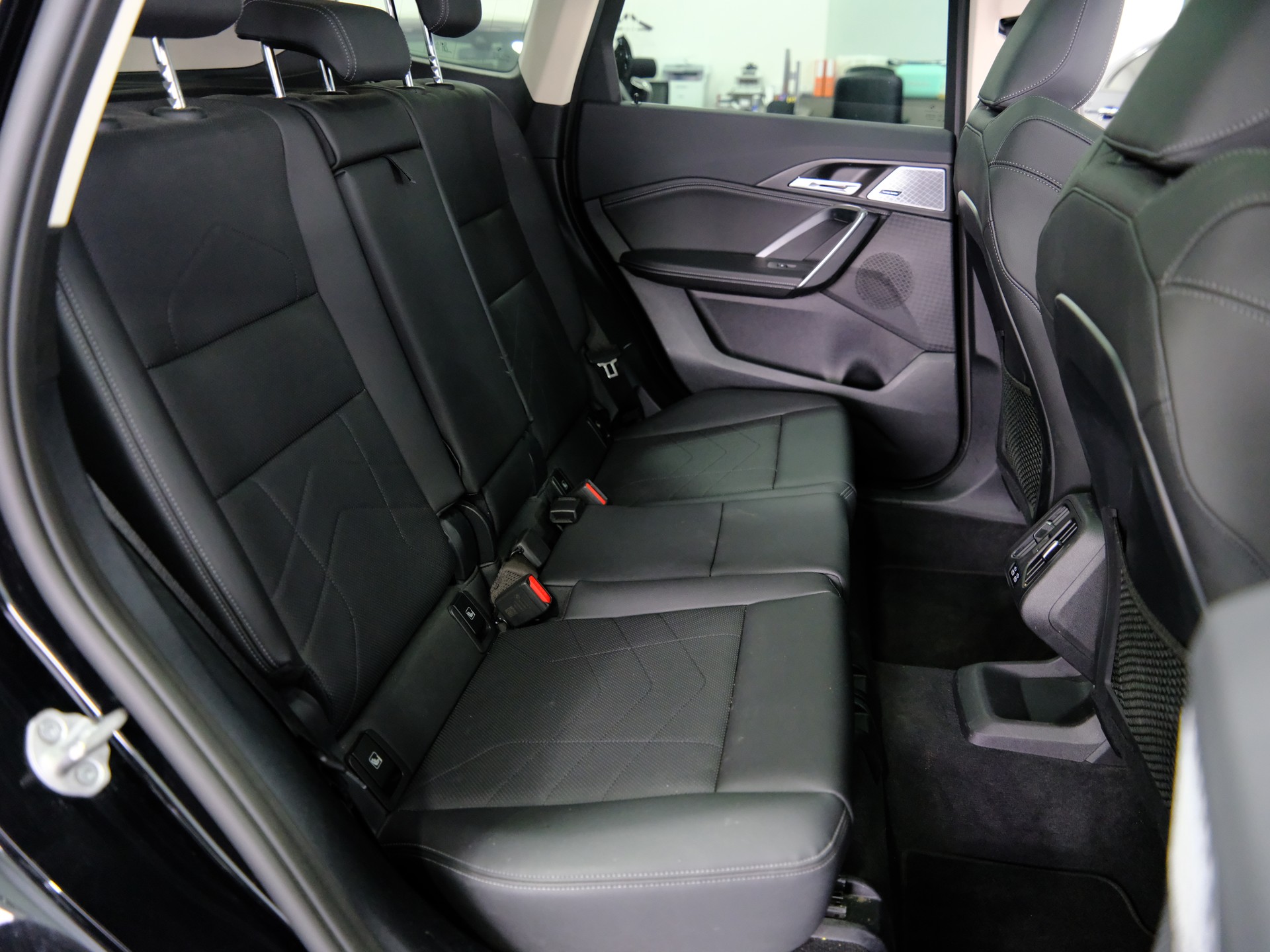 BMW X1 xDrive 23i 48V-image-16
