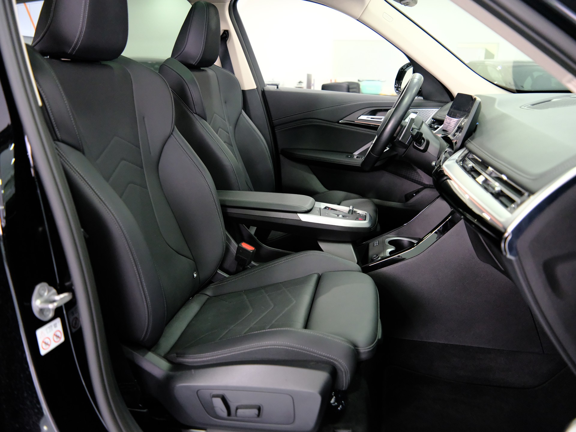 BMW X1 xDrive 23i 48V-image-15