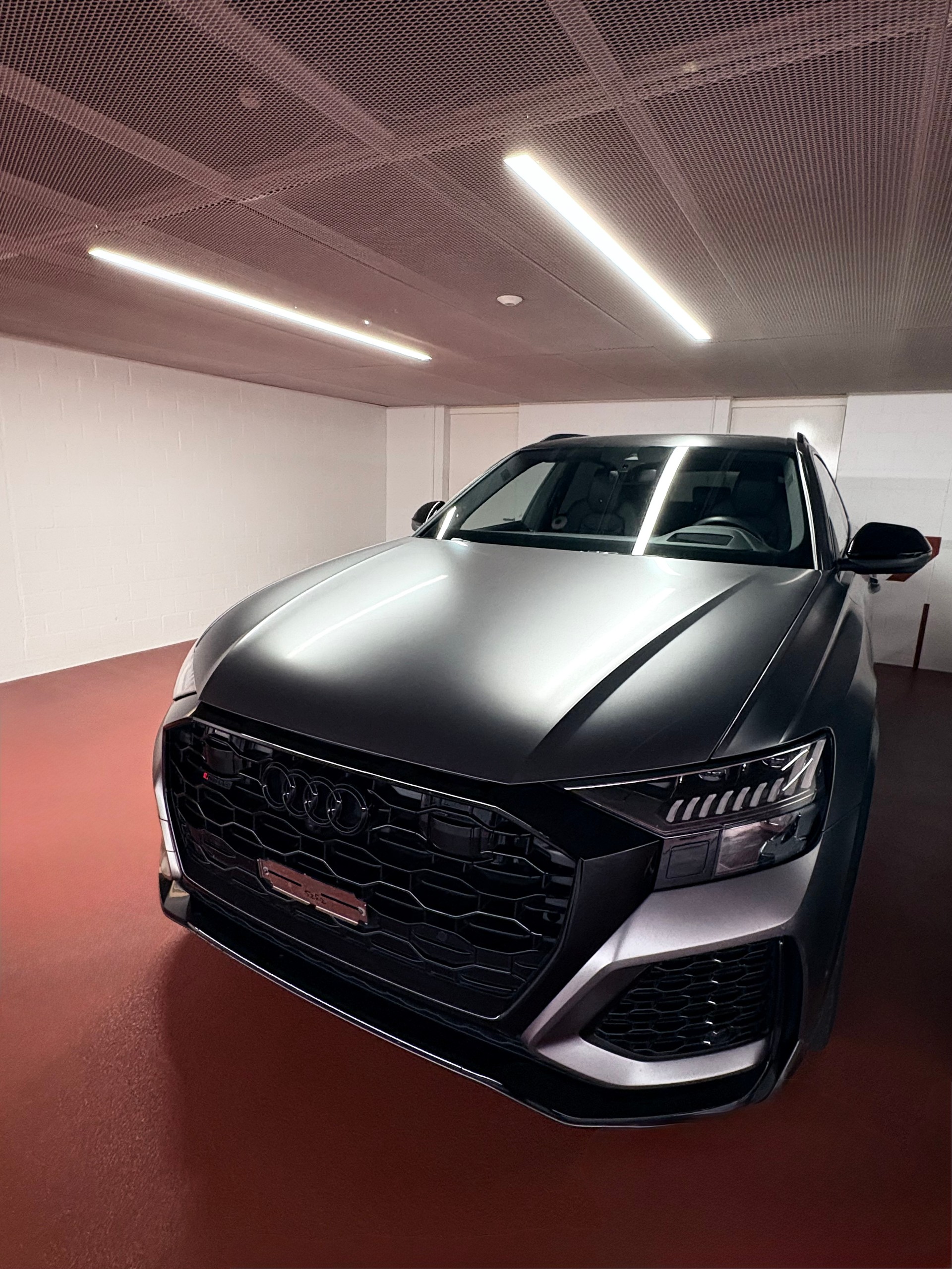 AUDI RSQ8-image-0