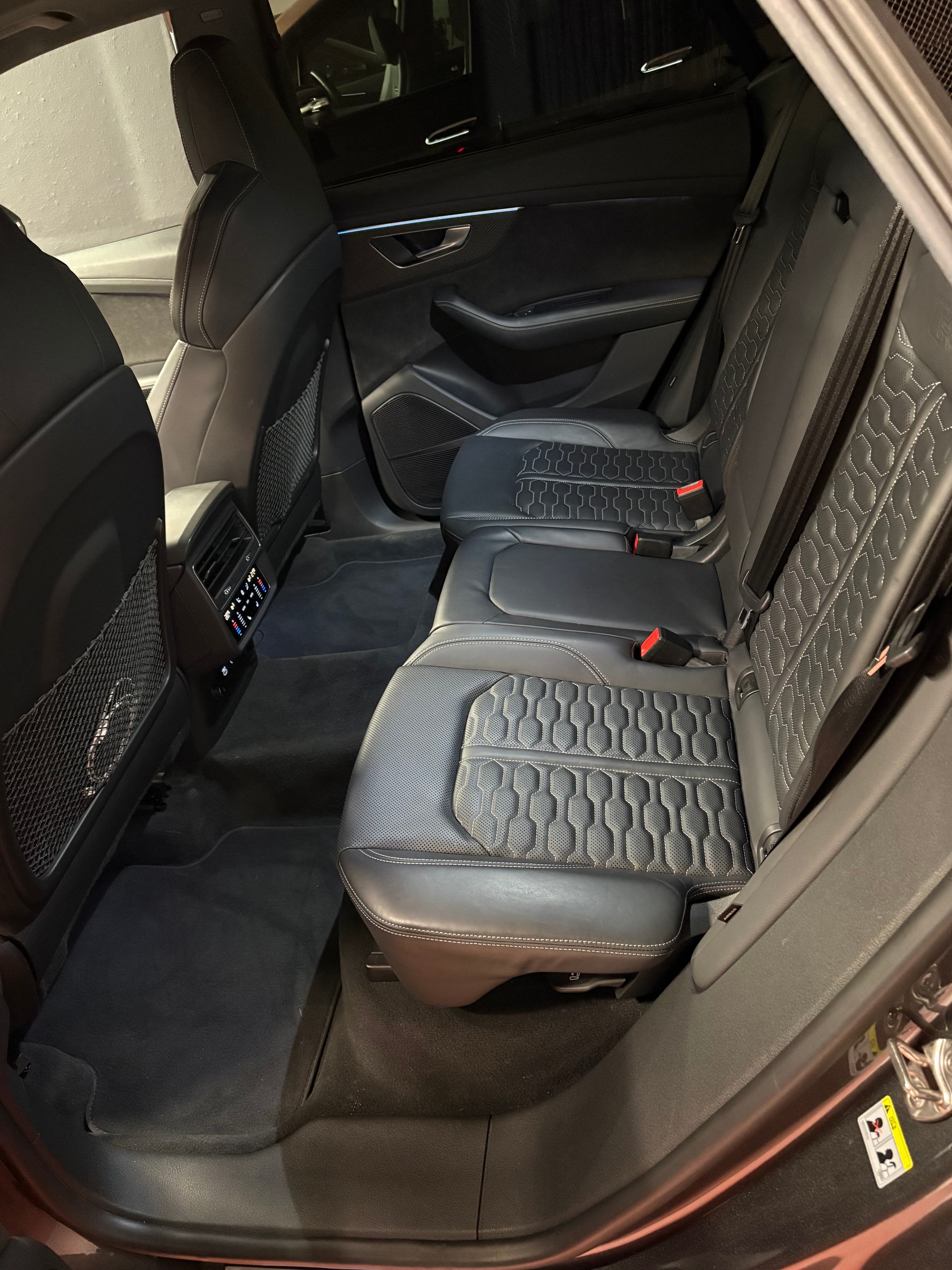 AUDI RSQ8-image-5