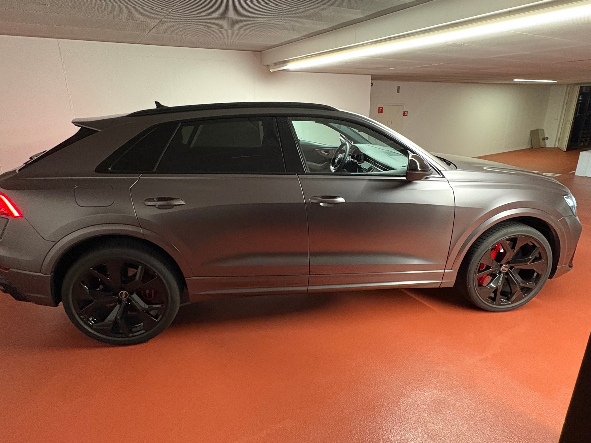 AUDI RSQ8-image-2
