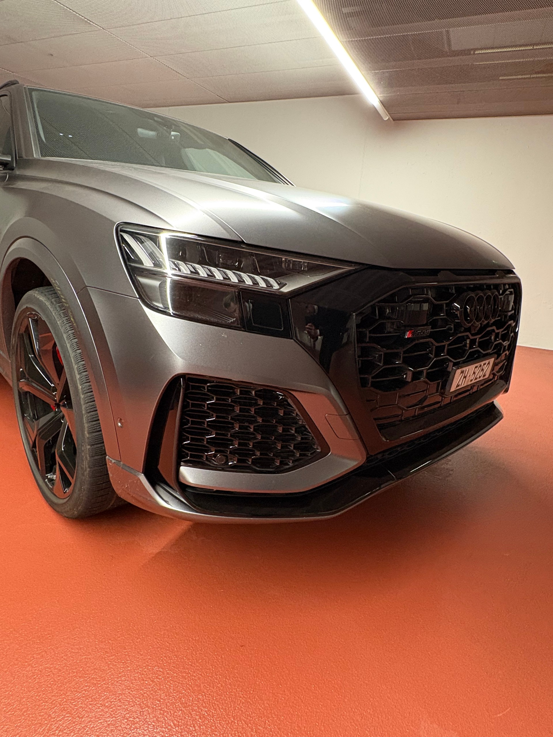 AUDI RSQ8-image-6