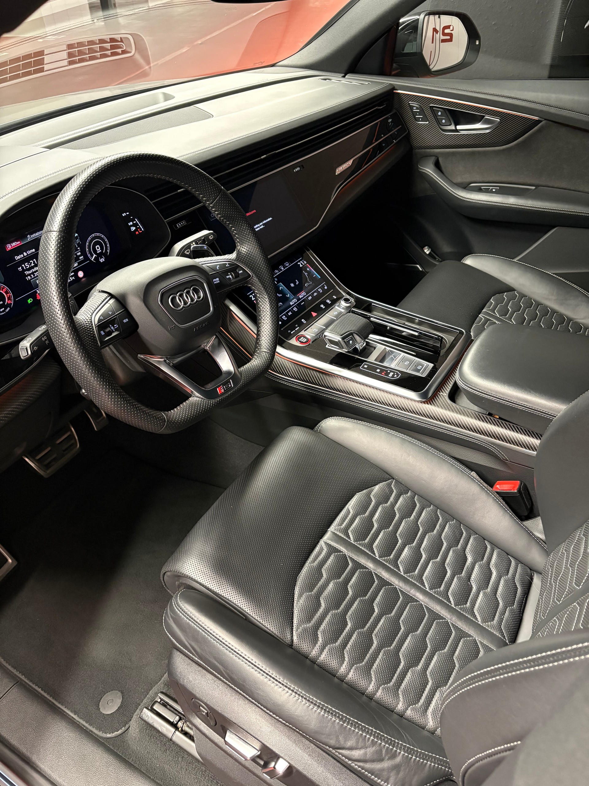 AUDI RSQ8-image-4