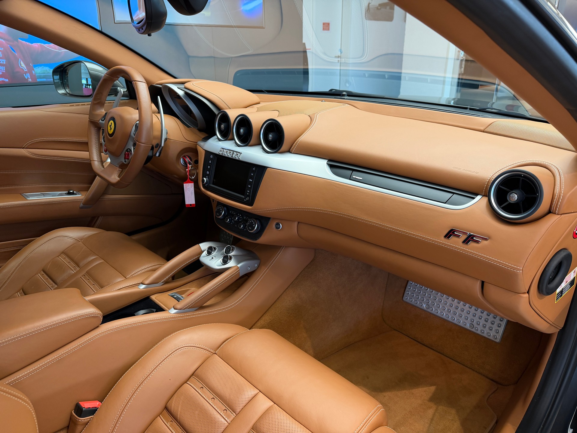 FERRARI FF-image-10