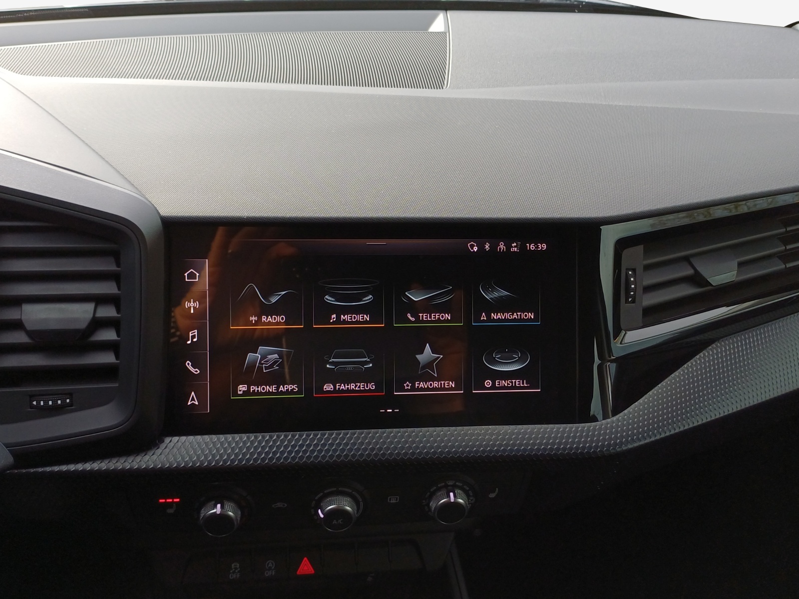 AUDI A1 Sportback 30 TFSI Attraction S-tronic-image-10