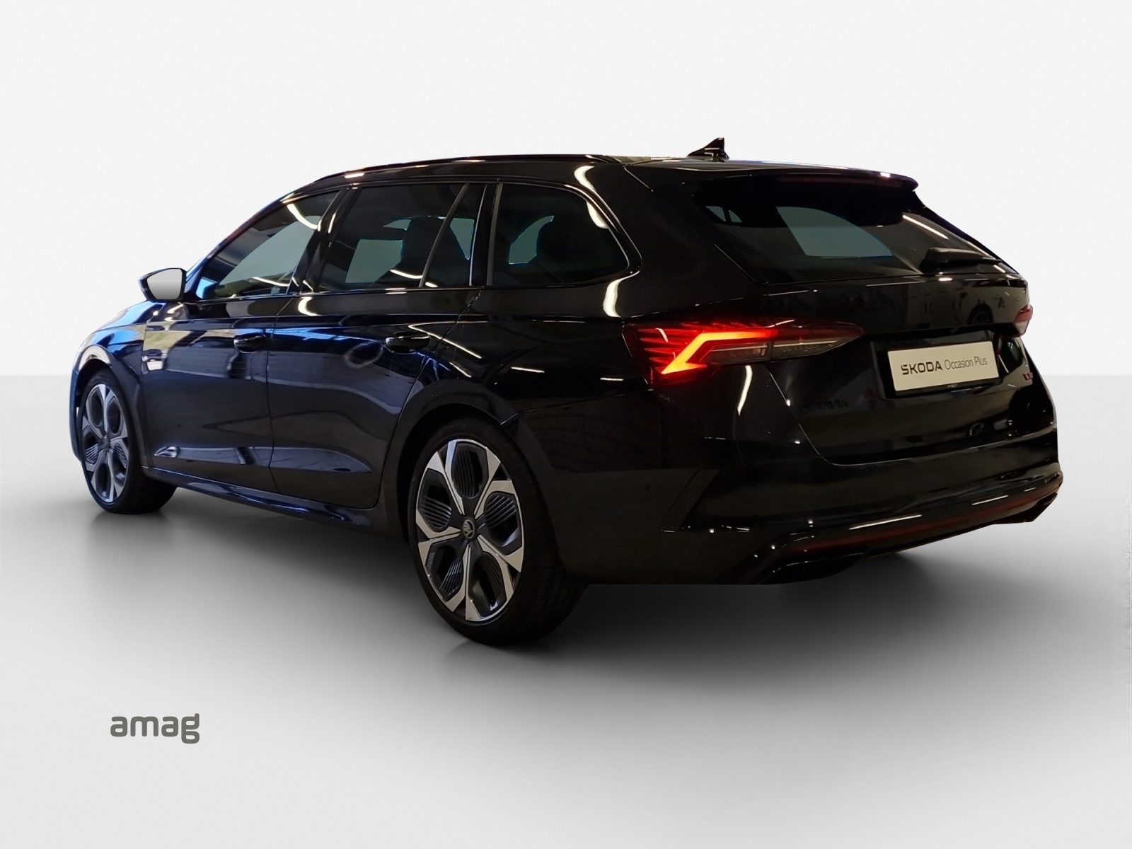 SKODA Octavia Combi 2.0 TSI DSG RS-image-2
