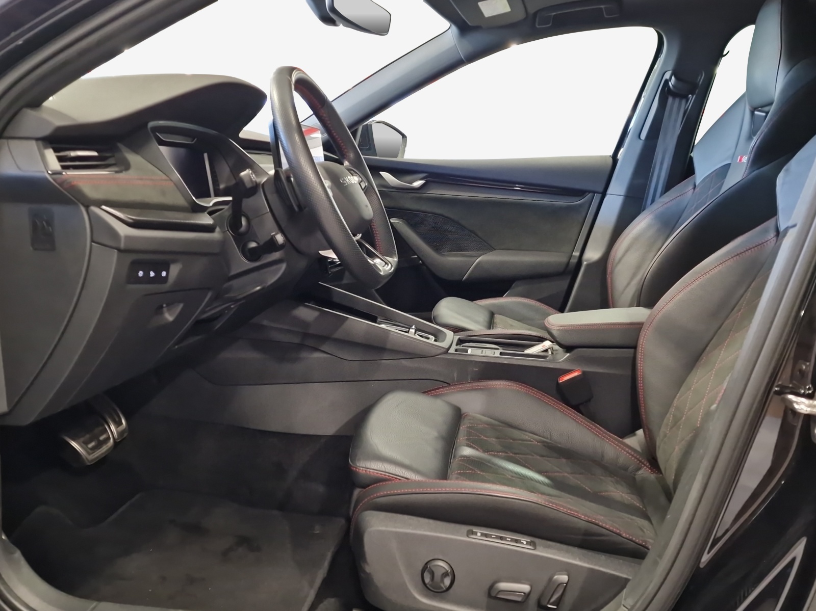 SKODA Octavia Combi 2.0 TSI DSG RS-image-7