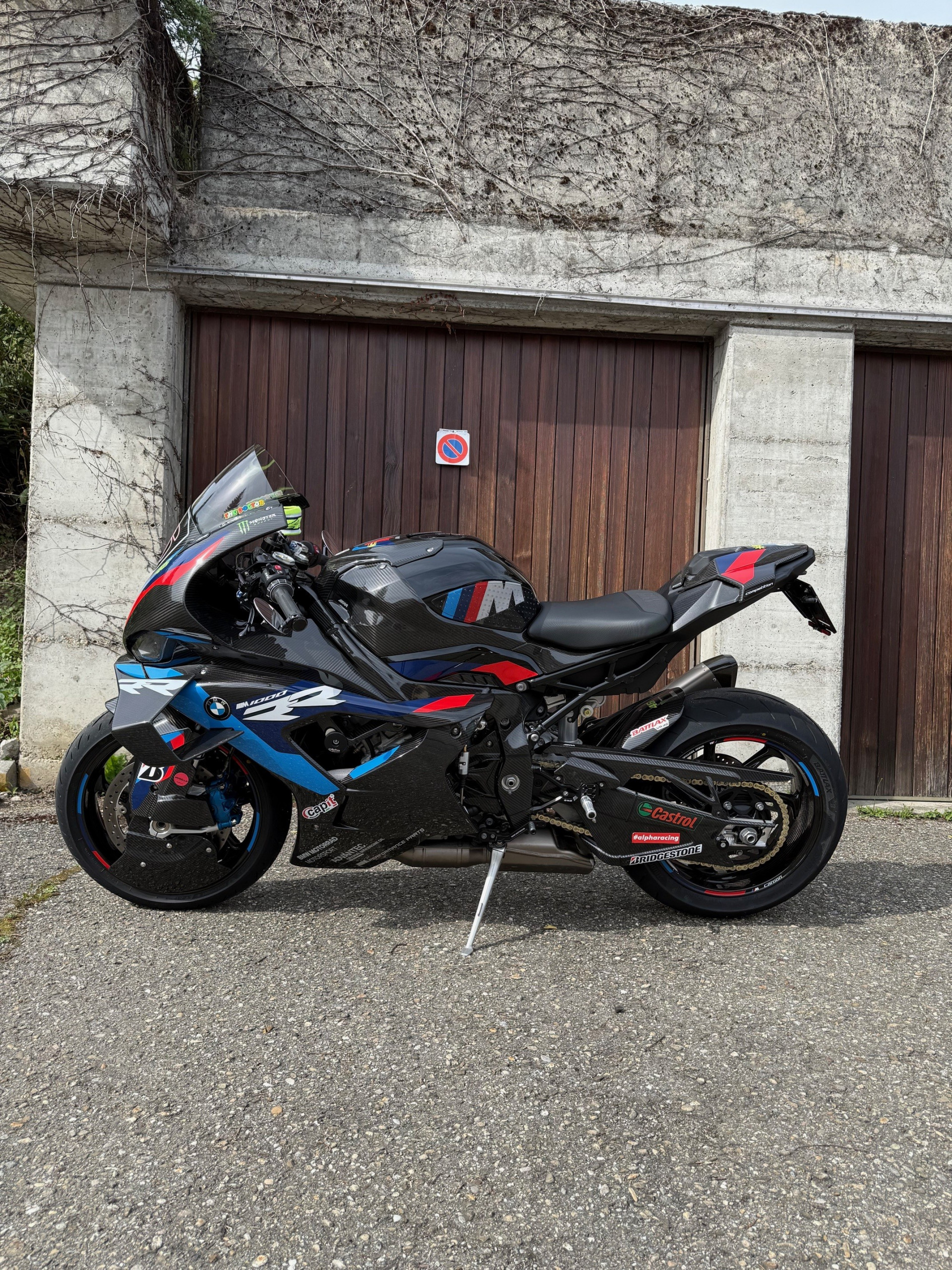 BMW M 1000 RR Competition-showroom-element-3