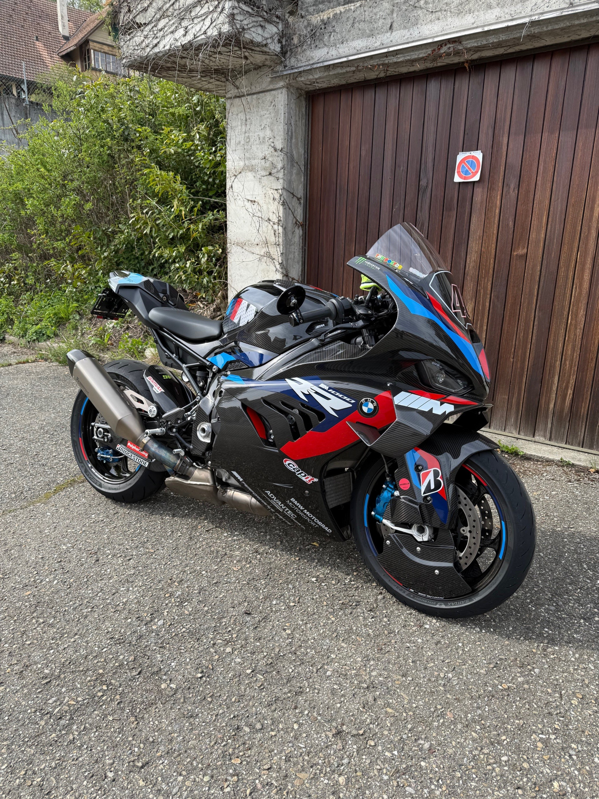 BMW M 1000 RR Competition-showroom-element-1