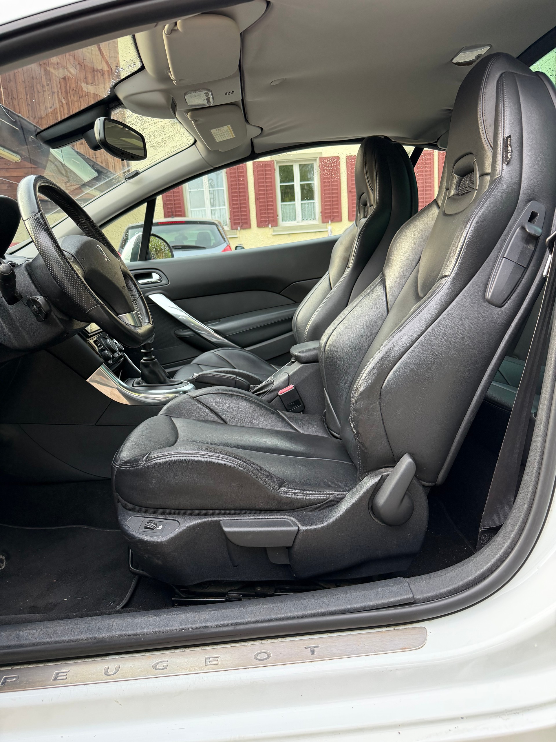 PEUGEOT 308 CC 1.6 16V Turbo Platinum-image-5