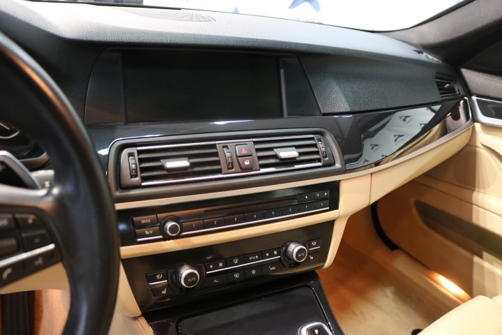 BMW 528i xDrive Steptronic-image-33