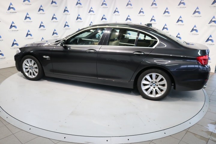 BMW 528i xDrive Steptronic-image-16
