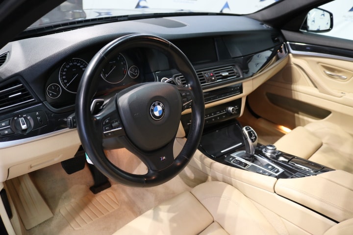 BMW 528i xDrive Steptronic-showroom-element-1