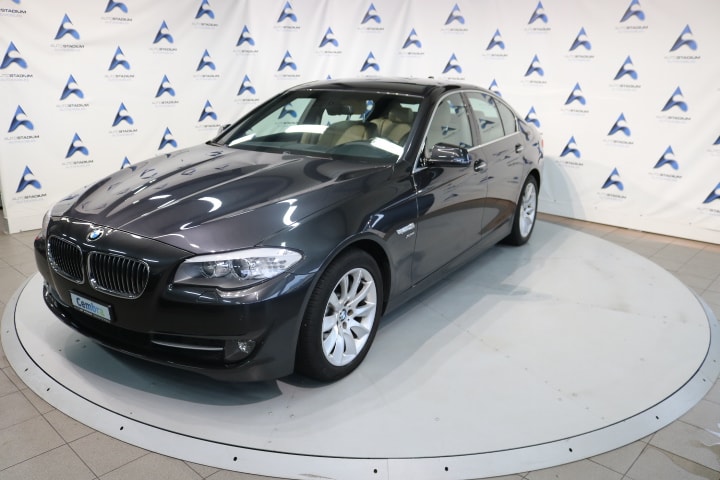 BMW 528i xDrive Steptronic-image-11