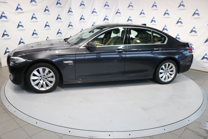 BMW 528i xDrive Steptronic-image-14