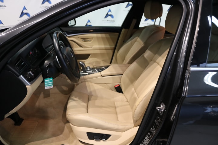 BMW 528i xDrive Steptronic-showroom-element-3