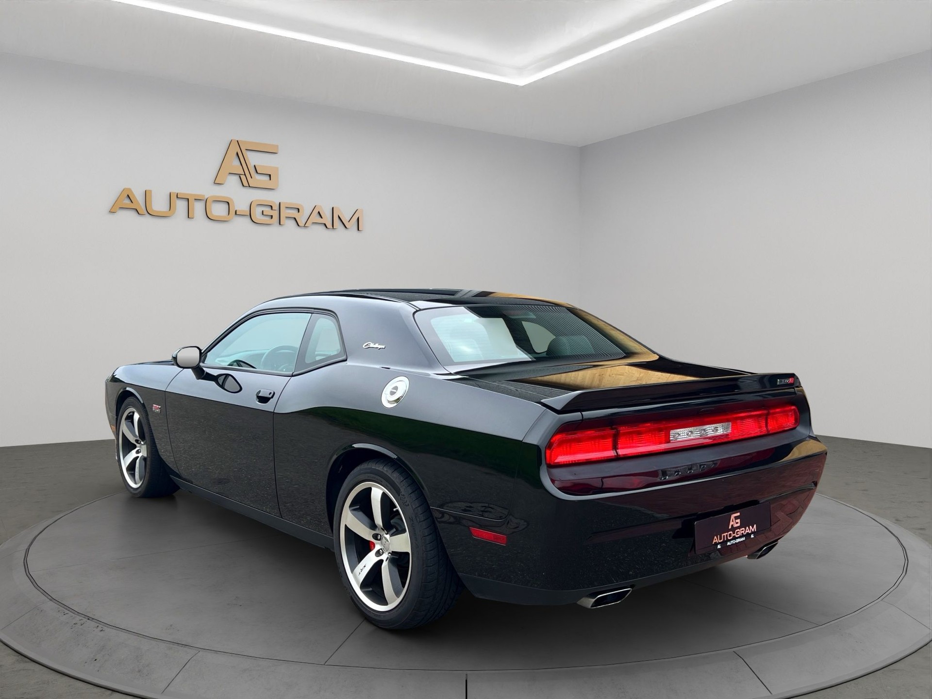 DODGE SRT8 6.4 HEMI-showroom-element-2