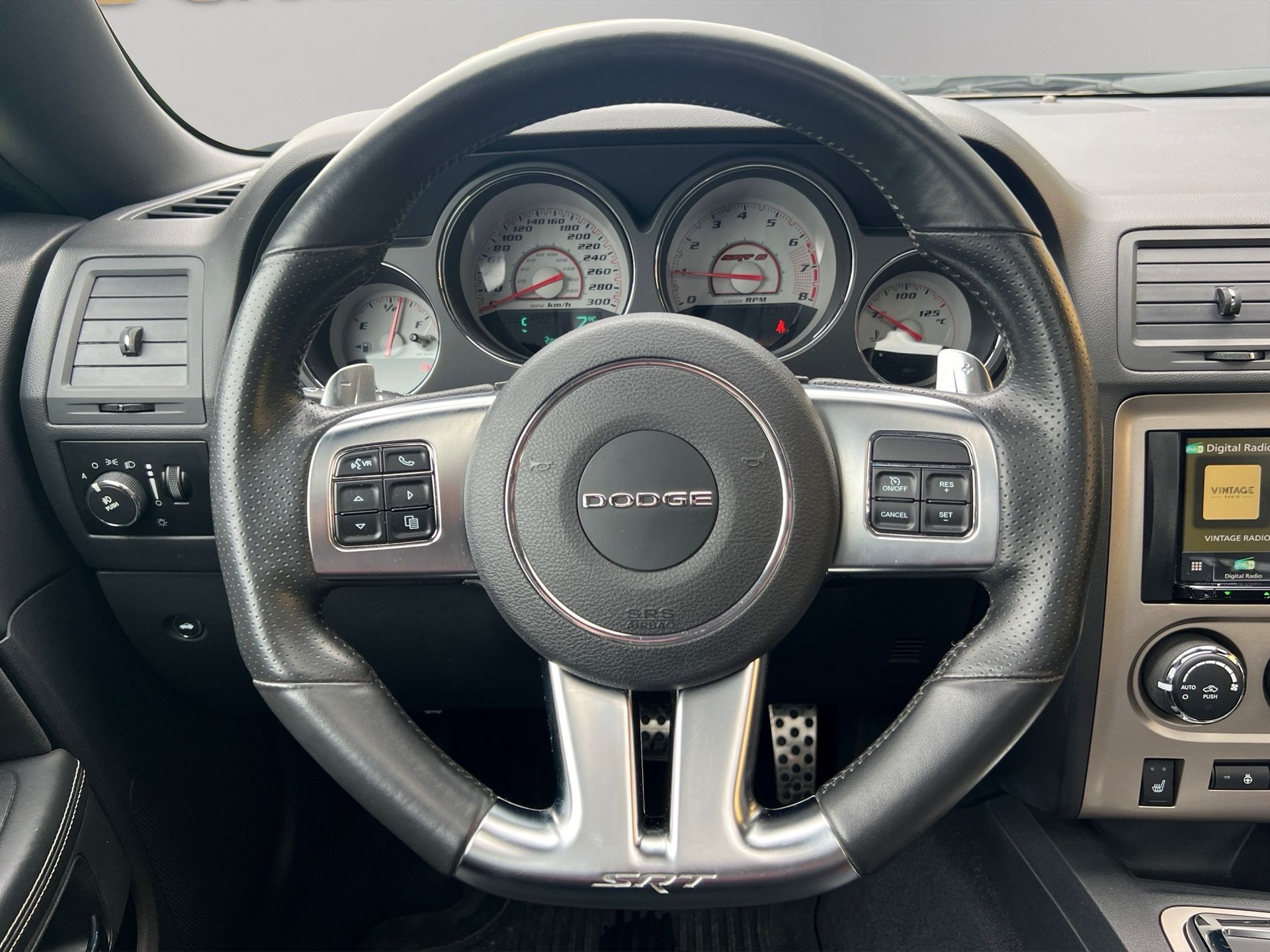 DODGE SRT8 6.4 HEMI-image-14