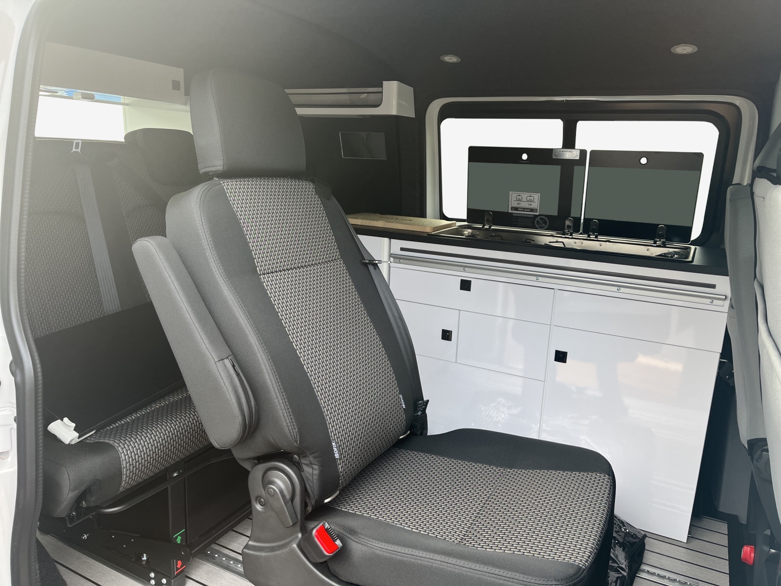 VW T6.1 2.0 TDI Envia Pure DSG-image-11