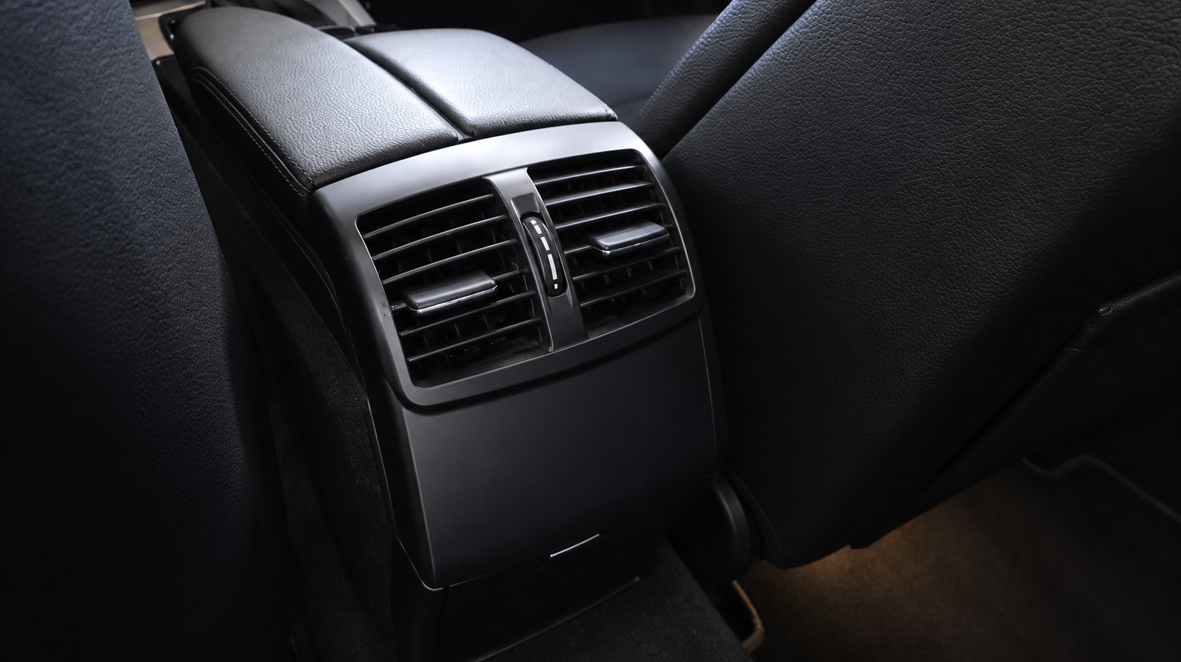 MERCEDES-BENZ E 250 BlueEF-image-12