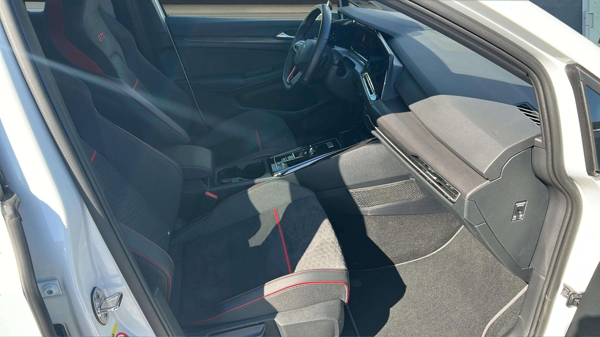 VW Golf 2.0 TSI GTI Clubsport DSG-image-11