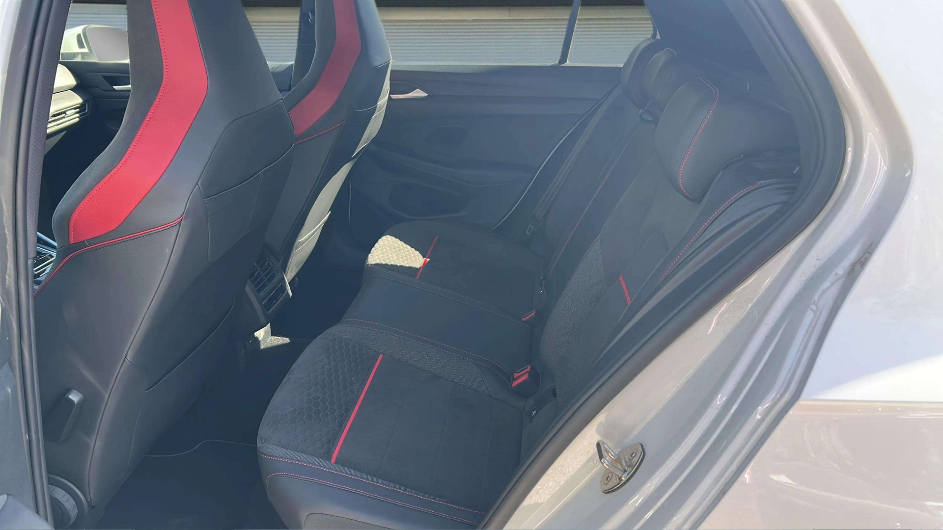 VW Golf 2.0 TSI GTI Clubsport DSG-image-12