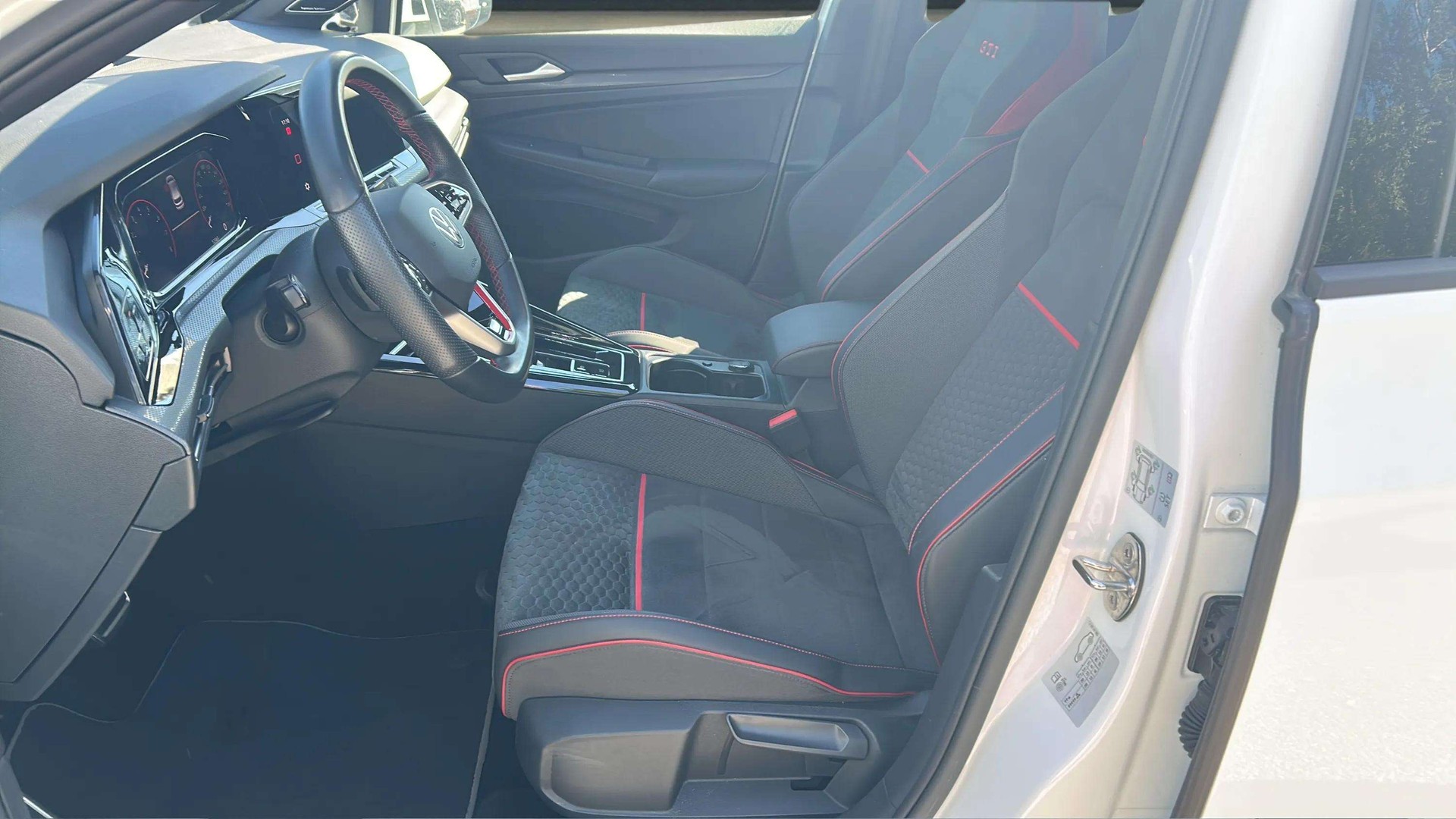 VW Golf 2.0 TSI GTI Clubsport DSG-image-10