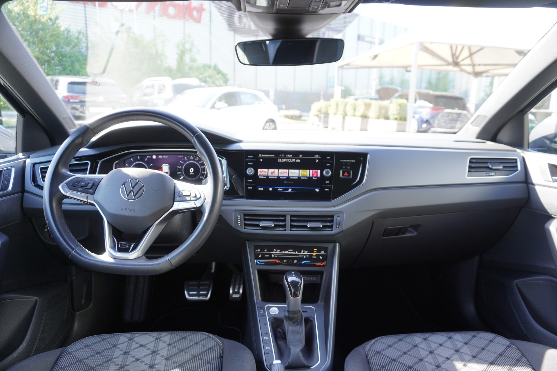 VW Polo 1.0 TSI R-Line DSG-image-16