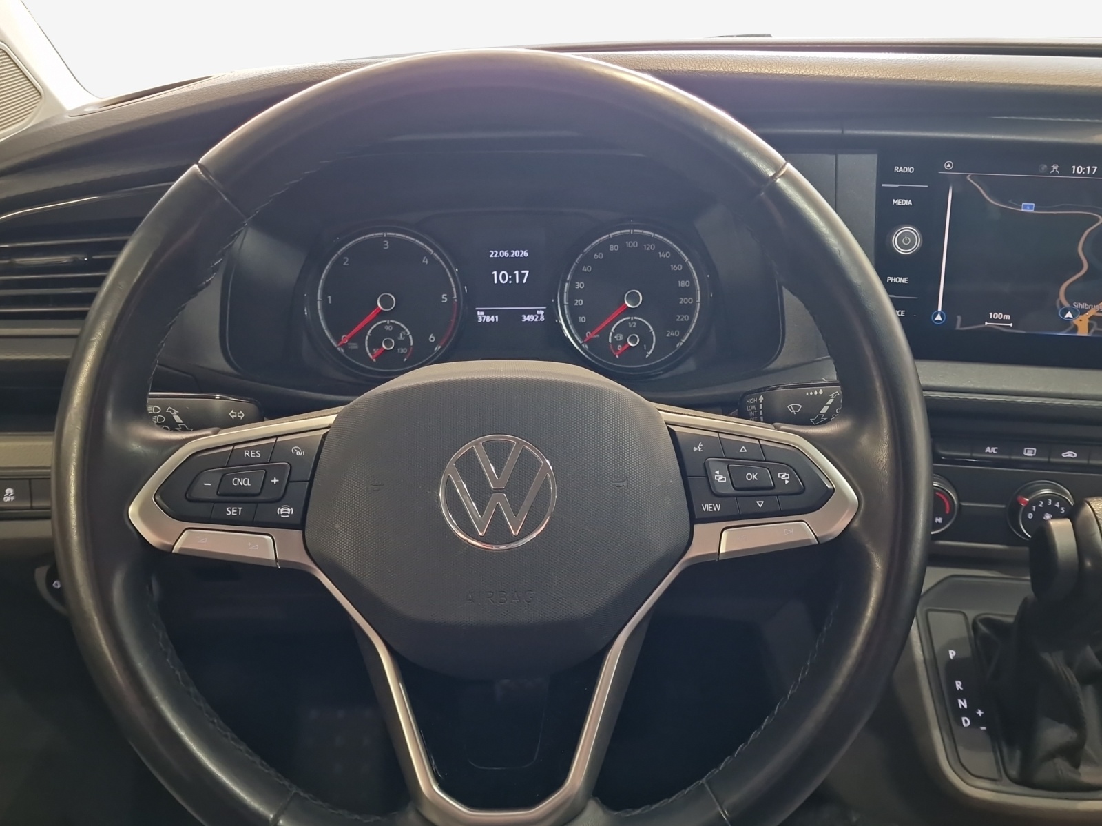 VW T6.1 2.0 TDI 4Motion DSG-image-9