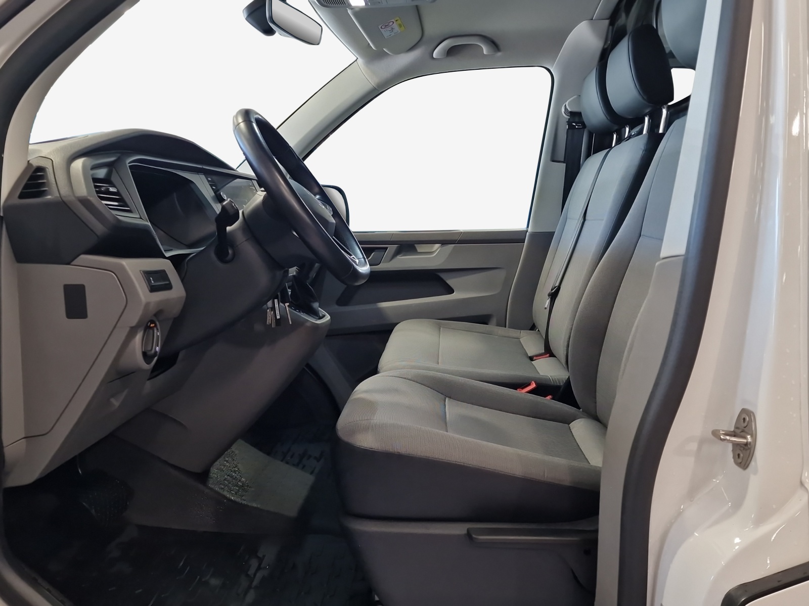 VW T6.1 2.0 TDI 4Motion DSG-image-7