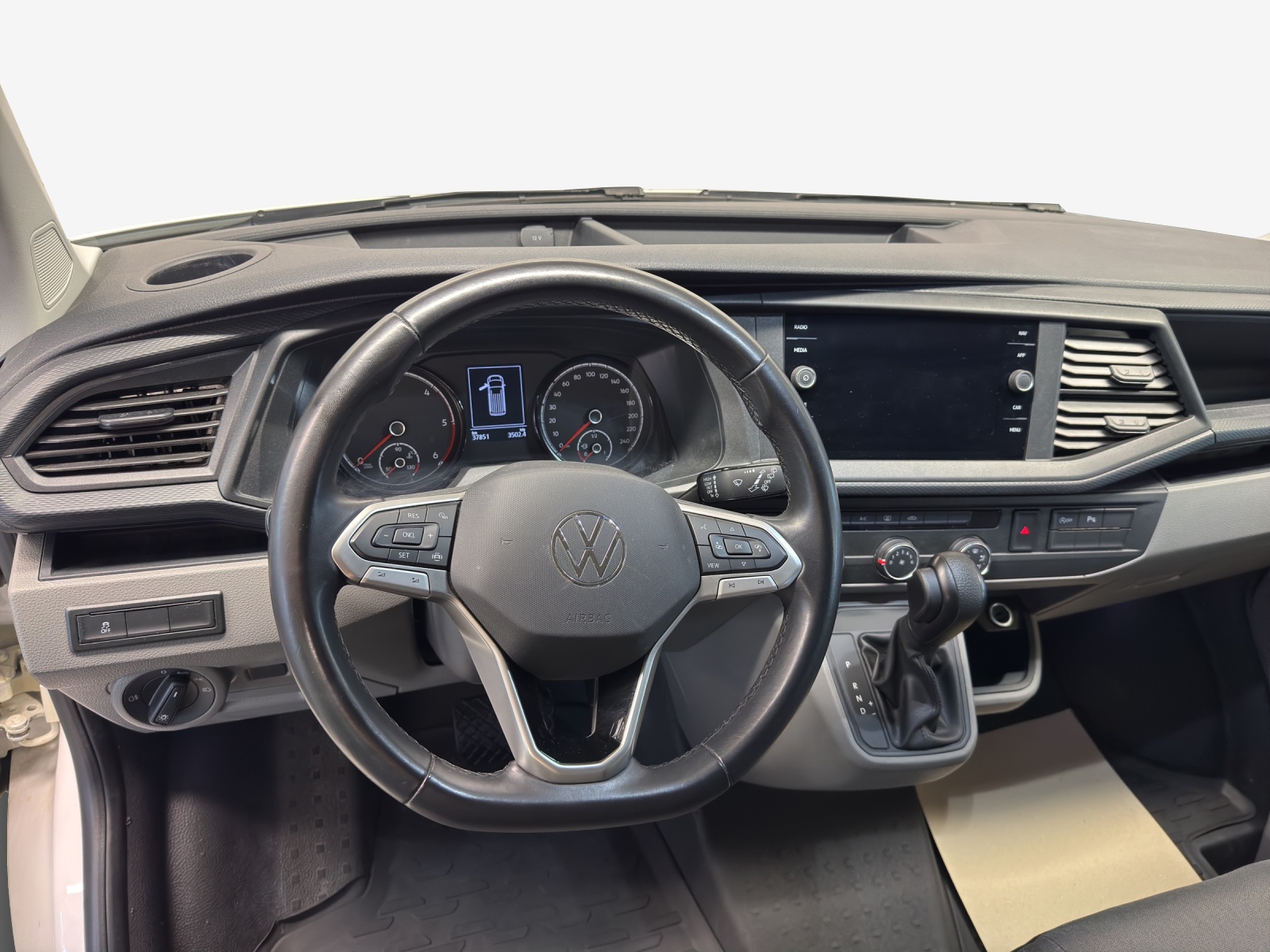 VW T6.1 2.0 TDI 4Motion DSG-image-9